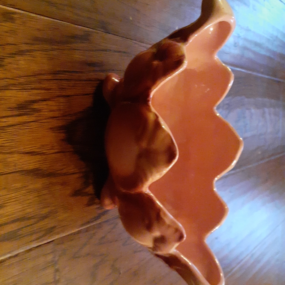 GORGEOUS MCM Shawnee 10" Scalloped Pink Glazed Planter.
